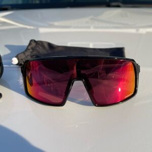 BRAND NEW - Oakley Sutro Sunglasses - Polished Black / Prizm Field